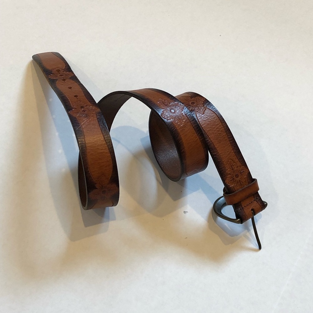 FOSSIL brown leather tooled design belt